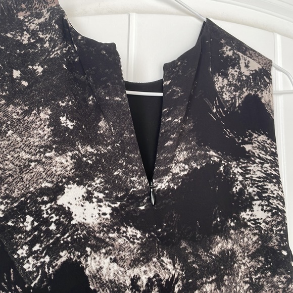 Babaton Hopkins Sleeveless Blouse - Picture 5 of 6